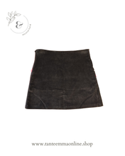 Load image into Gallery viewer, Miniskirt black with flowers - black - size S

