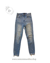 Load image into Gallery viewer, Jeans - embroidered flowers - Abercrombie &amp; Fitch - Size 27
