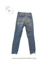 Load image into Gallery viewer, Jeans - embroidered flowers - Abercrombie &amp; Fitch - Size 27
