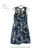 Load image into Gallery viewer, knee-length dress - sleeveless - with holes on the back - floreal pattern - white, blu and turquise - size Eur 36 Tante Emma Online

