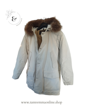 Load image into Gallery viewer, White hooded Parka - in real good conditions - woman - fall winter - Woolrich - size 44/46 Tante Emma Online
