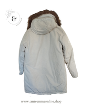 Load image into Gallery viewer, White hooded Parka - in real good conditions - woman - fall winter - Woolrich - size 44/46 Tante Emma Online

