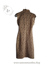 Load image into Gallery viewer, Short sleeves dress with lace in pink flesh with undergarment - Zara - size XS
